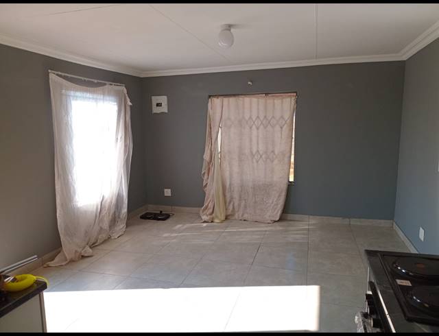 3 BEDROOM HOUSE FOR SALE IN STRETFORD